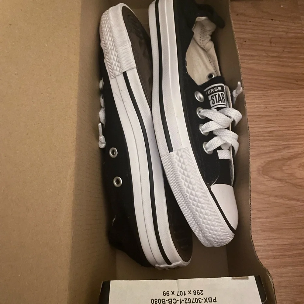 Size 5 , Black converse - Picture 2 of 6